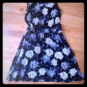 Aritzia Talula lightweight floral summer dress
